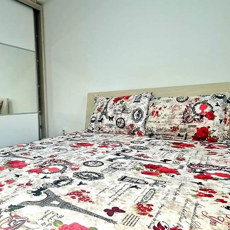 Elyse Comfortable Apartment Close To Palas Mall ยาช ภายนอก รูปภาพ