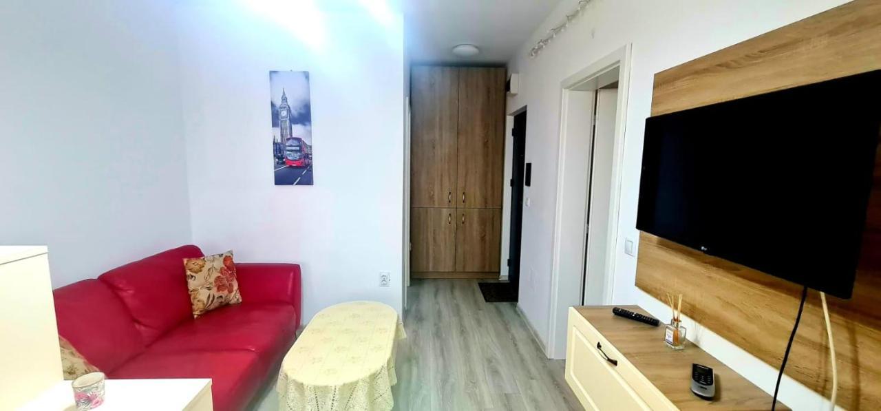 Elyse Comfortable Apartment Close To Palas Mall ยาช ภายนอก รูปภาพ